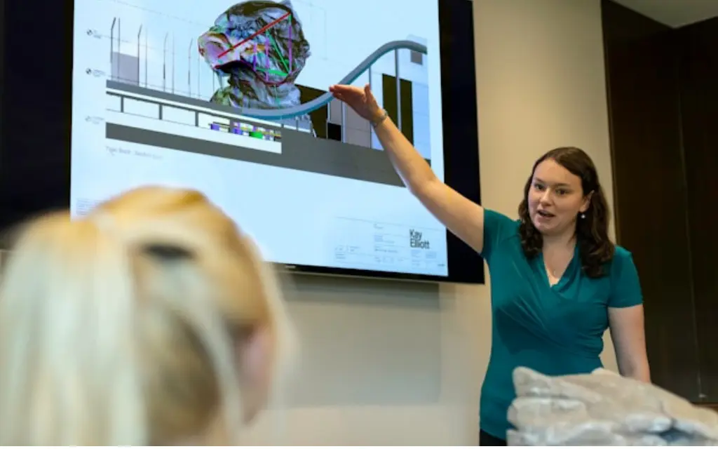 english tutor teaching english student