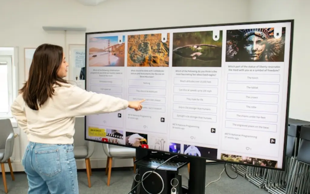 english tutor speaking with presentation