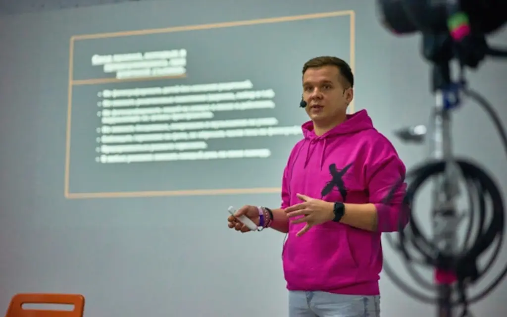 english teacher giving presentation