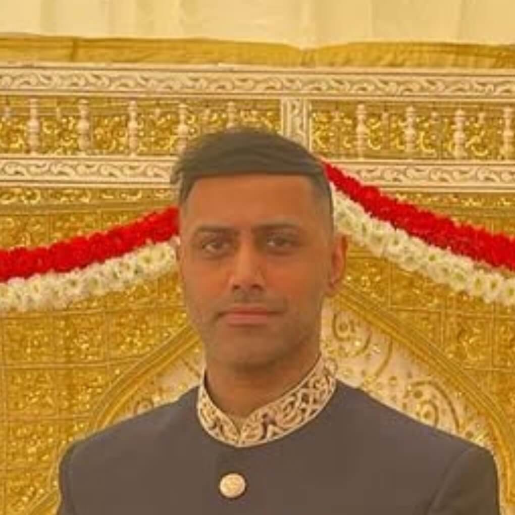 customer Motheeb headshot